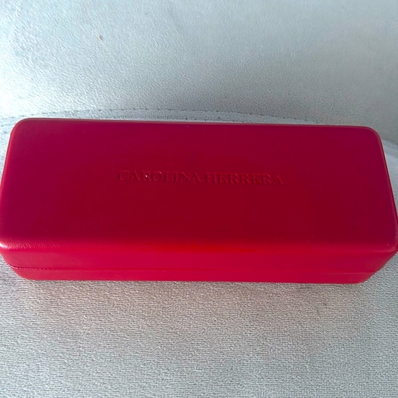 Carolina Herrera Sunglasses Case - Picture 1 of 3